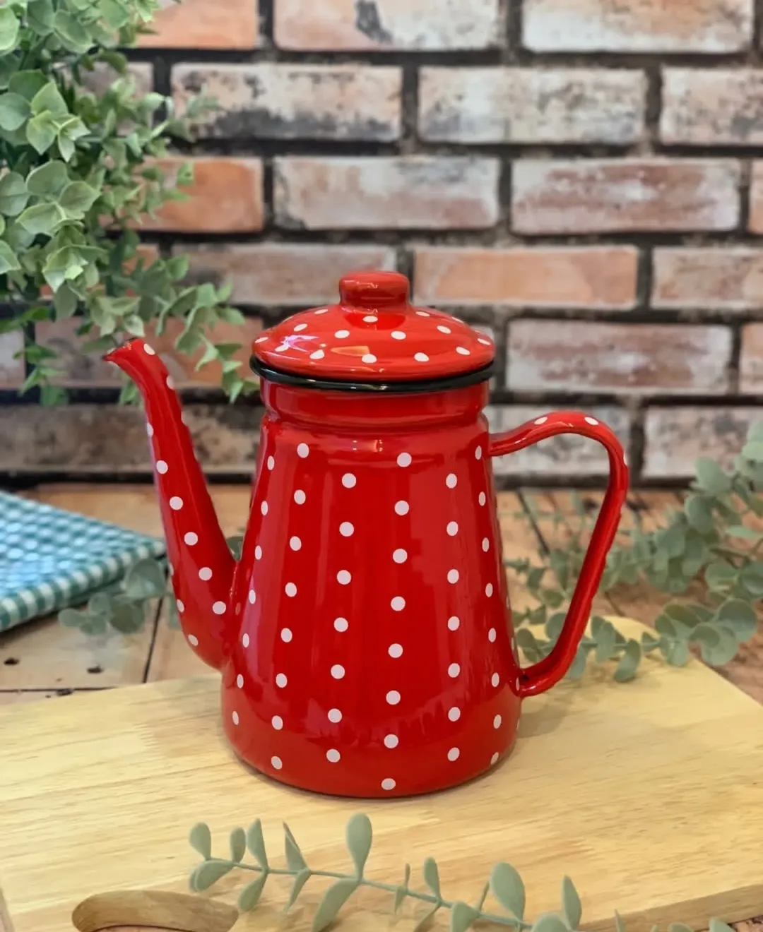 قوری لعابی طرح گلدار دسته چوبی ۱.۲ لیتری